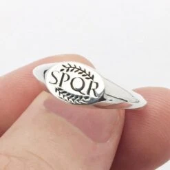 Bague Romaine SPQR 17 Bague Romaine SPQR -Vivalatina Boutiqe 9 Copiar min 2