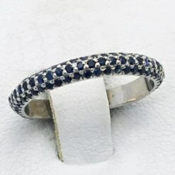 Alliance Pavée De Saphirs Bleus Pour Femme En Or 23 Alliance Pavée De Saphirs Bleus Pour Femme En Or -Vivalatina Boutiqe Alliance saphir bleu 2