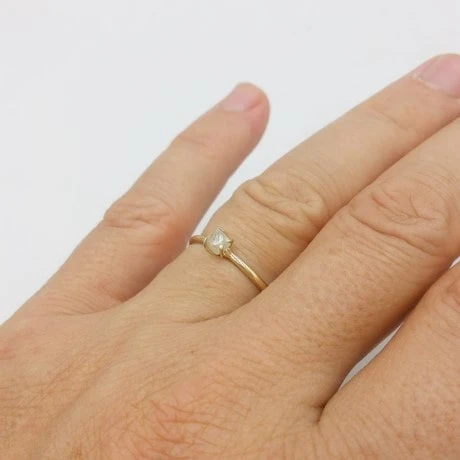 Bague Diamant Brut Solitaire Pour Femme 8 Bague Diamant Brut Solitaire Pour Femme – Image 6