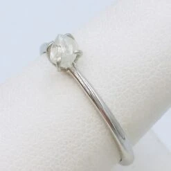 Bague Diamant Brut Solitaire Pour Femme 26 Bague Diamant Brut Solitaire Pour Femme -Vivalatina Boutiqe Bague diamant brut or blanc 3