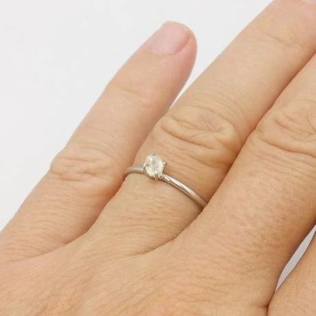 Bague Diamant Brut Solitaire Pour Femme 15 Bague Diamant Brut Solitaire Pour Femme – Image 13