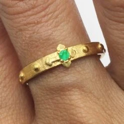 Bague Dizainier Religieuse 30 Bague Dizainier Religieuse -Vivalatina Boutiqe Bague dizainier or emeraude 1