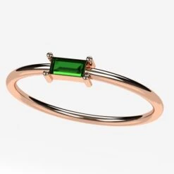 Bague Fine En Or Avec Émeraude En Baguette -Vivalatina Boutiqe Bague emeraude solitaire 10