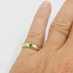 Bague Jonc Avec Émeraude 21 Bague Jonc Avec Émeraude -Vivalatina Boutiqe Bague jonc Emeraude or jaune 3
