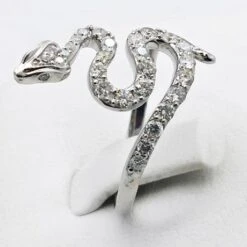 Bague Serpent En Or Et Diamant Pour Femme 30 Bague Serpent En Or Et Diamant Pour Femme -Vivalatina Boutiqe Bague serpent diamant 4 1
