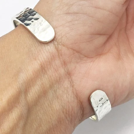 Bracelet Jonc Homme Martelé 7 Bracelet Jonc Homme Martelé – Image 5