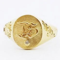 Chevalière Homme En Or Avec Initiales En Relief 15 Chevalière Homme En Or Avec Initiales En Relief -Vivalatina Boutiqe Chevaliere homme or initiale relief 2