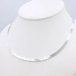 Collier Rigide Martelé 9 Collier Rigide Martelé -Vivalatina Boutiqe Collier martele rigide argent 3