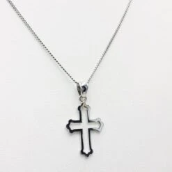 Collier Pendentif Croix Fine 9 Collier Pendentif Croix Fine -Vivalatina Boutiqe Collier pendentif croix fine or 4