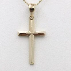 Croix En Or 18 Carats Pour Femme 19 Croix En Or 18 Carats Pour Femme -Vivalatina Boutiqe Croix chretienne or jaune 4