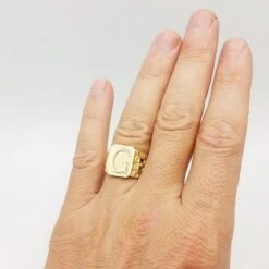 Grosse Chevalière Homme Personnalisée Avec Initiale 19 Grosse Chevalière Homme Personnalisée Avec Initiale -Vivalatina Boutiqe Grosse chevaliere homme avec initiale 8