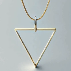 Collier Pendentif Triangle