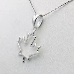 Pendentif Feuille D'Érable Du Canada 21 Pendentif Feuille D'Érable Du Canada -Vivalatina Boutiqe Pendentif canada feuille d erable 2