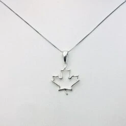 Pendentif Feuille D'Érable Du Canada 23 Pendentif Feuille D'Érable Du Canada -Vivalatina Boutiqe Pendentif canada feuille d erable 7