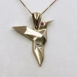 Collier & Pendentif Colibri En Or -Vivalatina Boutiqe Pendentif colibri or jaune 6