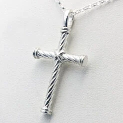 Pendentif Croix Ronde Pour Homme En Argent 19 Pendentif Croix Ronde Pour Homme En Argent -Vivalatina Boutiqe Pendentif croix argent homme 2 1