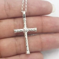Pendentif Croix Ronde Pour Homme En Argent 21 Pendentif Croix Ronde Pour Homme En Argent -Vivalatina Boutiqe Pendentif croix argent homme 8