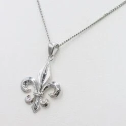 Pendentif Fleur De Lys Argent 16 Pendentif Fleur De Lys Argent -Vivalatina Boutiqe Pendentif fleur de lys 2