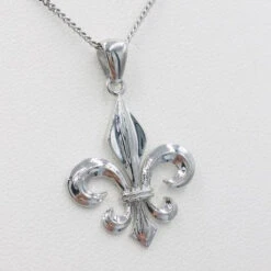 Pendentif Fleur De Lys Argent 17 Pendentif Fleur De Lys Argent -Vivalatina Boutiqe Pendentif fleur de lys 3