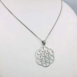 Pendentif Fleur De Vie En Or 27 Pendentif Fleur De Vie En Or -Vivalatina Boutiqe Pendentif fleur de vie or blanc 3 c0105c5d 8f91 4f05 b9a4 571744266534