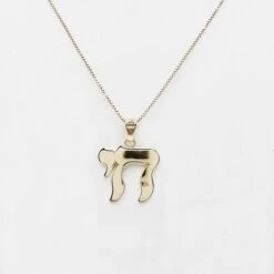 Pendentif Chai En Or -Vivalatina Boutiqe Pendentif hai or jaune 1