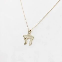 Pendentif Chai En Or -Vivalatina Boutiqe Pendentif hai or jaune 2