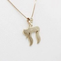 Pendentif Chai En Or -Vivalatina Boutiqe Pendentif hai or jaune 3