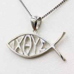 Pendentif Poisson Chrétien ICHTUS -Vivalatina Boutiqe Pendentif poisson christ ichtus or blanc 18 carats 2