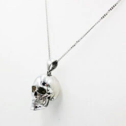 Pendentif Tête De Mort En Or -Vivalatina Boutiqe Pendentif tete de mort or blanc 1