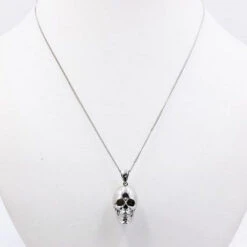 Pendentif Tête De Mort En Or -Vivalatina Boutiqe Pendentif tete de mort or blanc 2