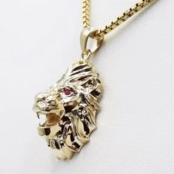 Devant -Vivalatina Boutiqe Pendentif tete lion or 3 min