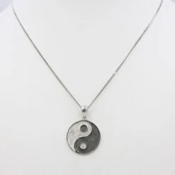 Collier Pendentif Yin Yang En Or 18 Collier Pendentif Yin Yang En Or -Vivalatina Boutiqe Pendentif yin yang or blanc 2