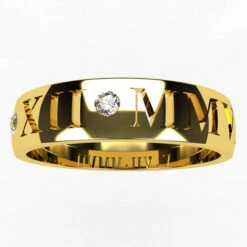 Alliance Romaine En Or Massif Avec Gravure De La Date De Mariage En Écriture Romaine -Vivalatina Boutiqe alliance romaine or jaune 18 carats 2