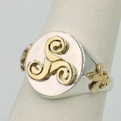 Bague Triskel Celtique Ronde En Argent Et Or 18k -Vivalatina Boutiqe bague chevaliere triskel 1