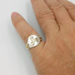 Bague Triskel Celtique Ronde En Argent Et Or 18k -Vivalatina Boutiqe bague chevaliere triskel 5