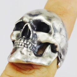 Grosse Bague Tête De Mort En Argent -Vivalatina Boutiqe bague tete de mort argent pour homme 21 Copy