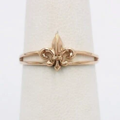Bague Fleur De Lys Pour Femme -Vivalatina Boutiqe baguefleurdelysfemmeorrose18carats 1