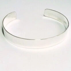 Bracelet De Bras Lisse En Argent Pour Femme 8 Bracelet De Bras Lisse En Argent Pour Femme -Vivalatina Boutiqe bracelet de bras lisse en argent 3 Copy