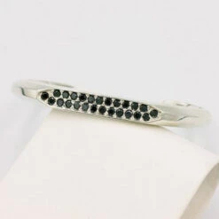 Jonc Pour Homme En Argent Avec Diamants Noirs 11 Jonc Pour Homme En Argent Avec Diamants Noirs -Vivalatina Boutiqe bracelet jonc diamant noir 1