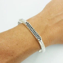 Jonc Pour Homme En Argent Avec Diamants Noirs 15 Jonc Pour Homme En Argent Avec Diamants Noirs -Vivalatina Boutiqe bracelet jonc diamant noir 10