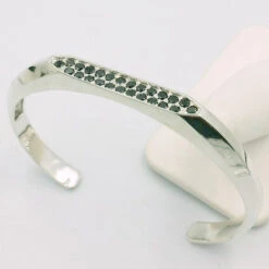 Jonc Pour Homme En Argent Avec Diamants Noirs 14 Jonc Pour Homme En Argent Avec Diamants Noirs -Vivalatina Boutiqe bracelet jonc diamant noir 8