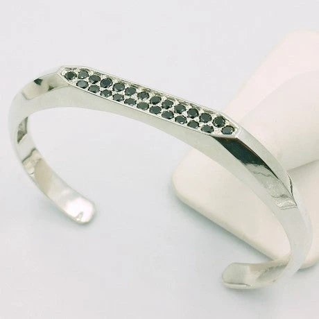 Jonc Pour Homme En Argent Avec Diamants Noirs 8 Jonc Pour Homme En Argent Avec Diamants Noirs – Image 6