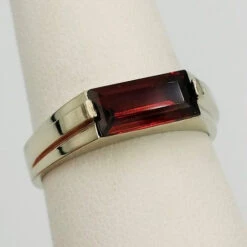 Chevalière Grenat Rouge Pour Homme -Vivalatina Boutiqe chevaliere grenat rouge or blanc 18k 1