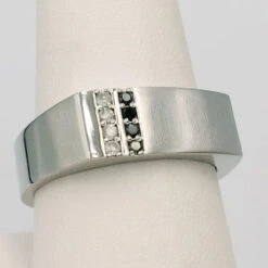Bague Pour Homme Avec Diamants 22 Bague Pour Homme Avec Diamants -Vivalatina Boutiqe chevaliere homme diamant 3