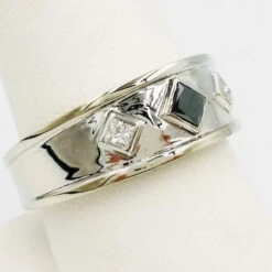 Chevalière Diamant Noir -Vivalatina Boutiqe chevaliere homme diamant noir princesse or blanc 18 carats 2