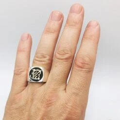 Chevalière Pour Homme En Argent Avec Initiales En Or Ou Platine -Vivalatina Boutiqe chevaliere homme en argent initiale en or 12