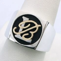 Chevalière Pour Homme En Argent Avec Initiales En Or Ou Platine -Vivalatina Boutiqe chevaliere homme en argent initiale en or 3