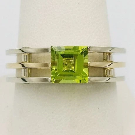 Chevalière Avec Pierre Verte De Péridot 7 Chevalière Avec Pierre Verte De Péridot – Image 5