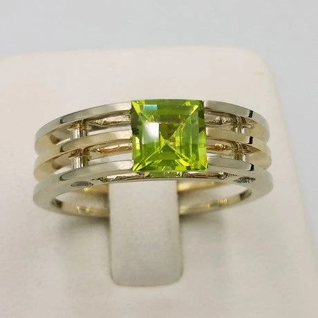 Chevalière Avec Pierre Verte De Péridot 4 Chevalière Avec Pierre Verte De Péridot – Image 2