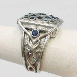 Bague Homme Avec Pierre De Saphir Bleu -Vivalatina Boutiqe chevaliere saphir homme 4 min